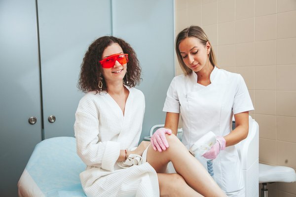 Découverte de l'épilation lumière pulsée avec esw beauty